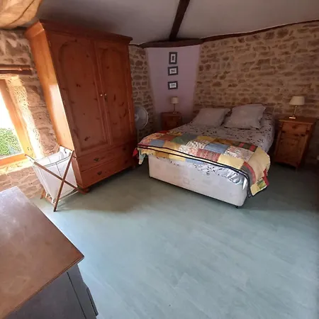 La Maison Jaune Saint-Hilaire-des-Loges