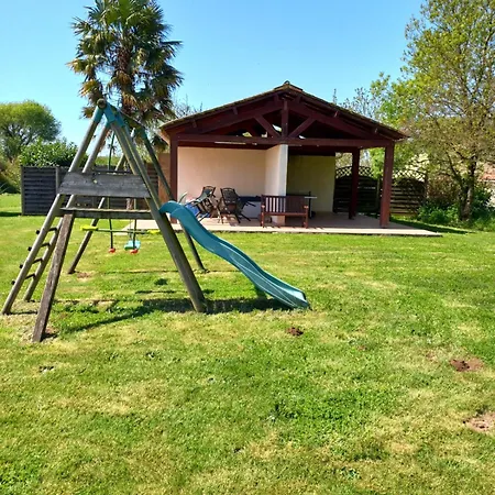 펜션 La Maison Jaune Saint-Hilaire-des-Loges